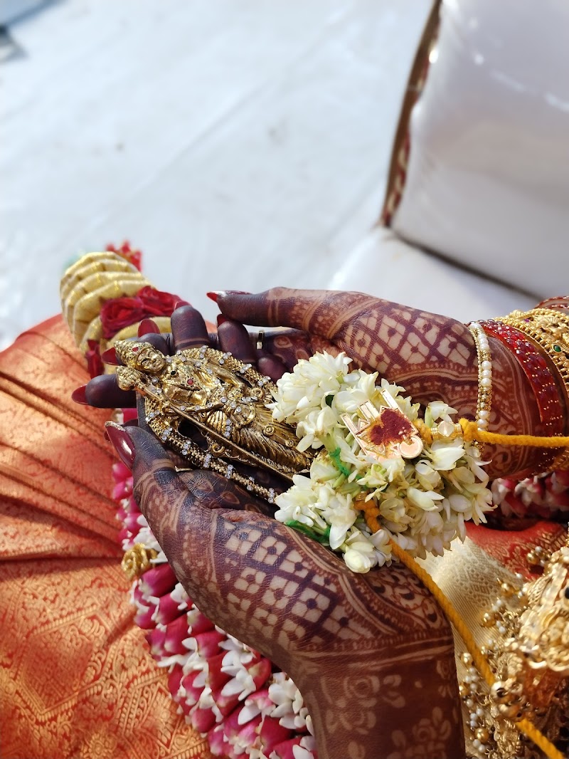 Dheeshu Mehandi Artist